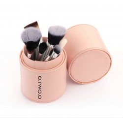 O.TOW.O Set of makeup brushes with a cylindrical case